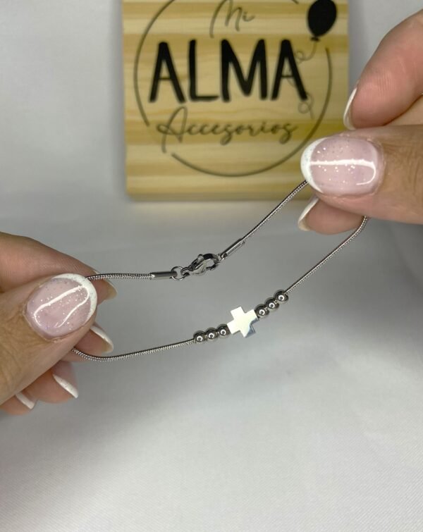 Pulsera con cruz del equilibrio