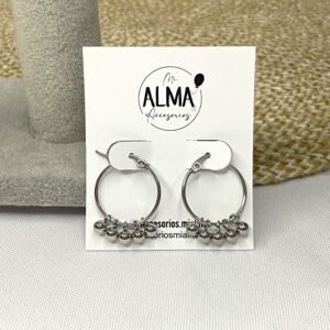 Argollas con bolitas colgantes