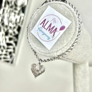 Pulsera trenzada con corazón